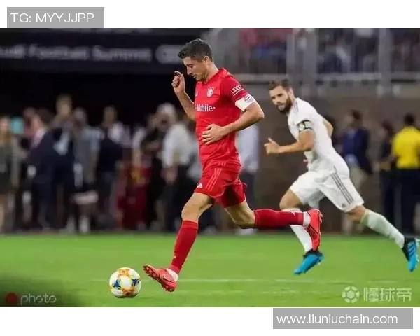 《足球明星的奋斗之路:从绿茵场到全球瞩目的传奇之旅》 《足球明星的奋斗之路:从绿茵场到全球瞩目的传奇之旅》